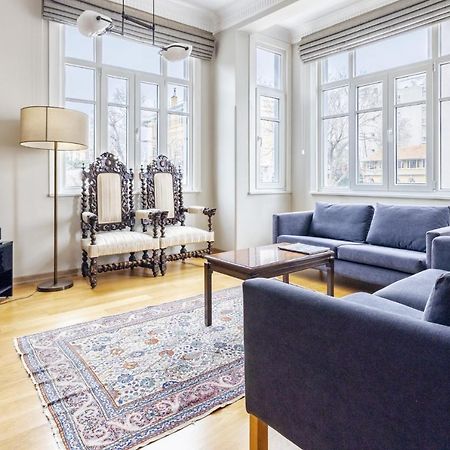 Flat With Balcony And Bosphorus View In Beyoglu Apartment Istanbul Bagian luar foto