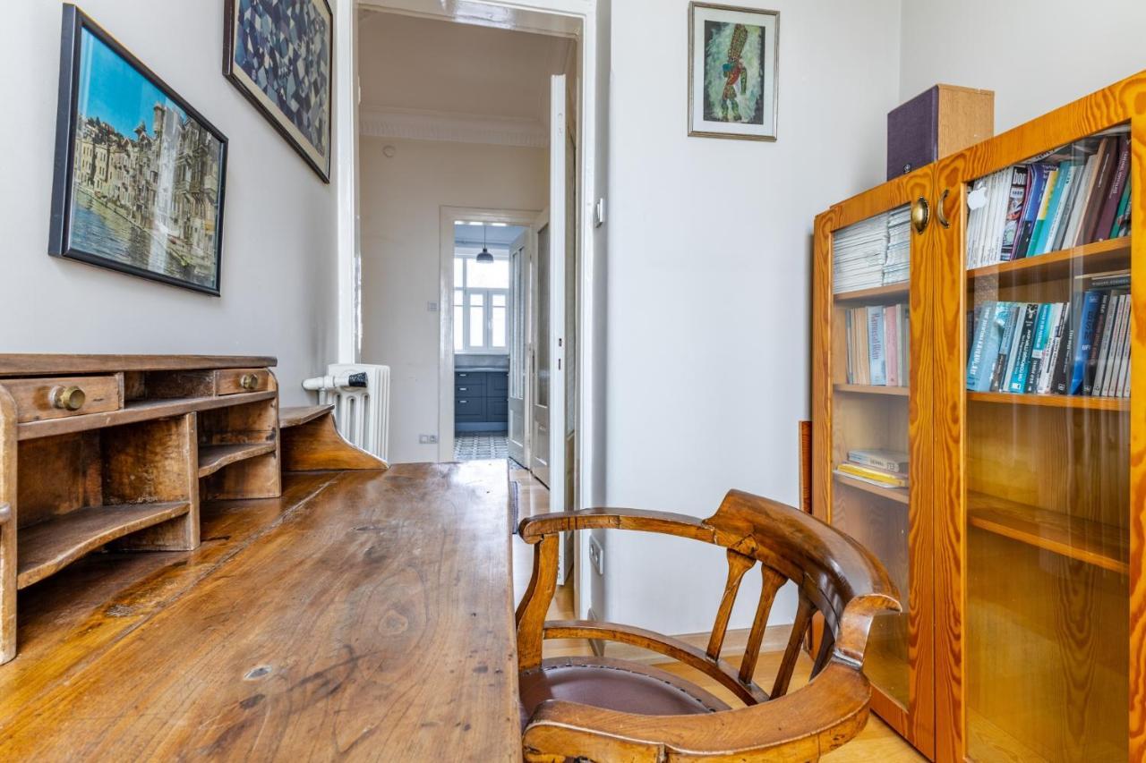 Flat With Balcony And Bosphorus View In Beyoglu Apartment Istanbul Bagian luar foto