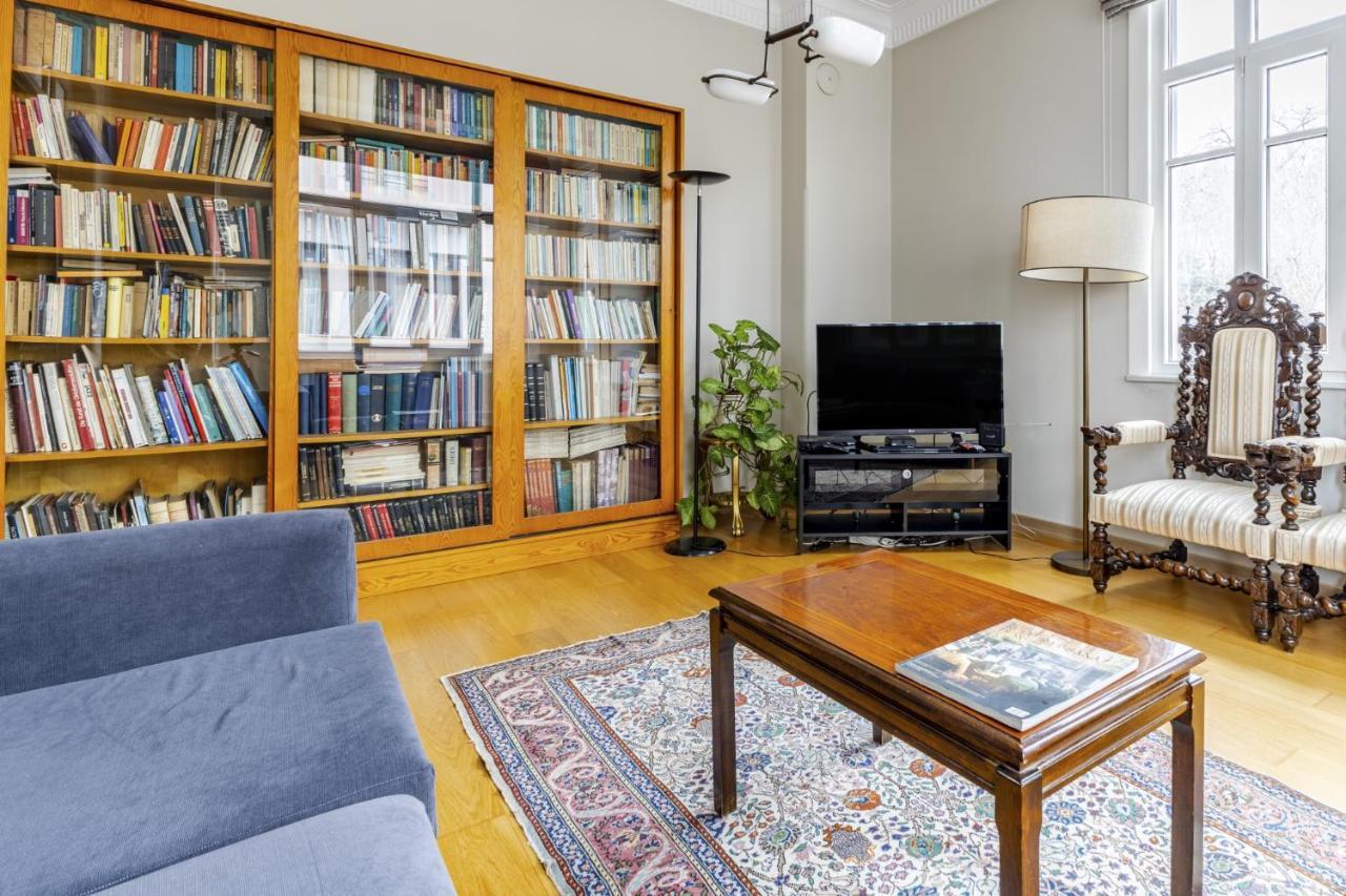 Flat With Balcony And Bosphorus View In Beyoglu Apartment Istanbul Bagian luar foto